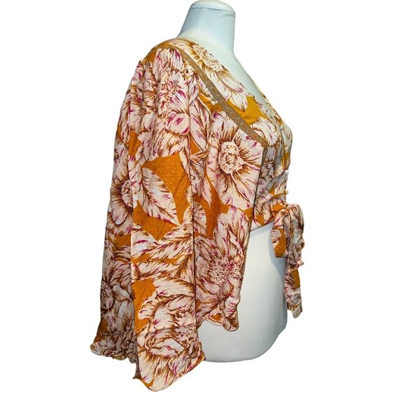 Band of the Free NWT Libby Gold Floral Bell Sleeve Crop Top Sz Medium Yellow - Picture 7 of 15